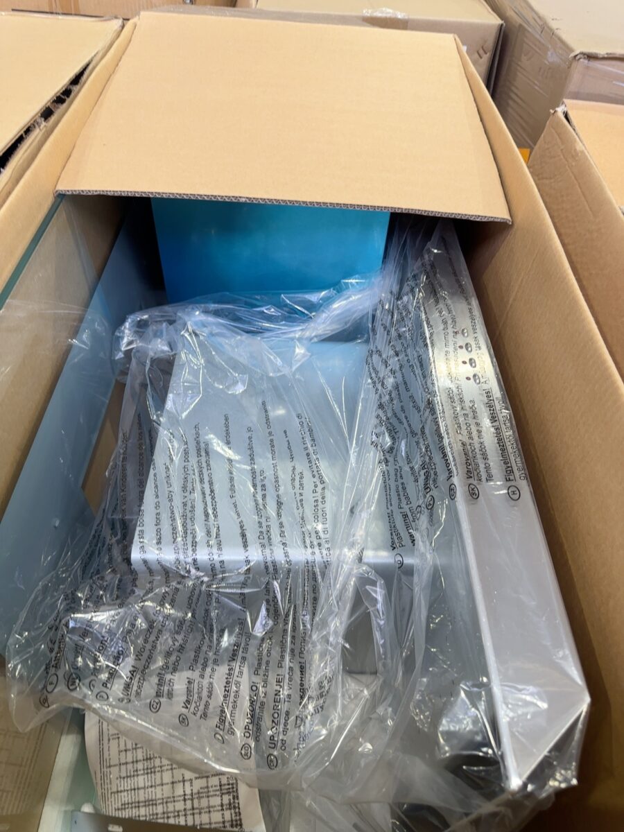 NEW THINK GEH901OG 900MM CHIMNEY RANGEHOOD, GLASS HOOD, SOLD AS IS NO WARRANTY