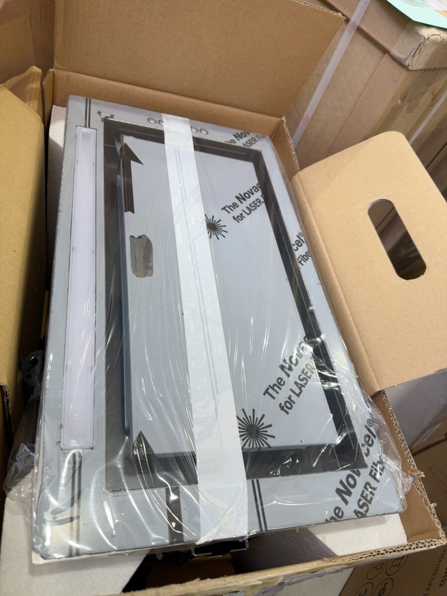NEW ELICA LANE IX/A152 52CM UNDERMOUNT RANGEHOOD, WITH EXTENDED FLUE, SOLD AS IS NO WARRANTY