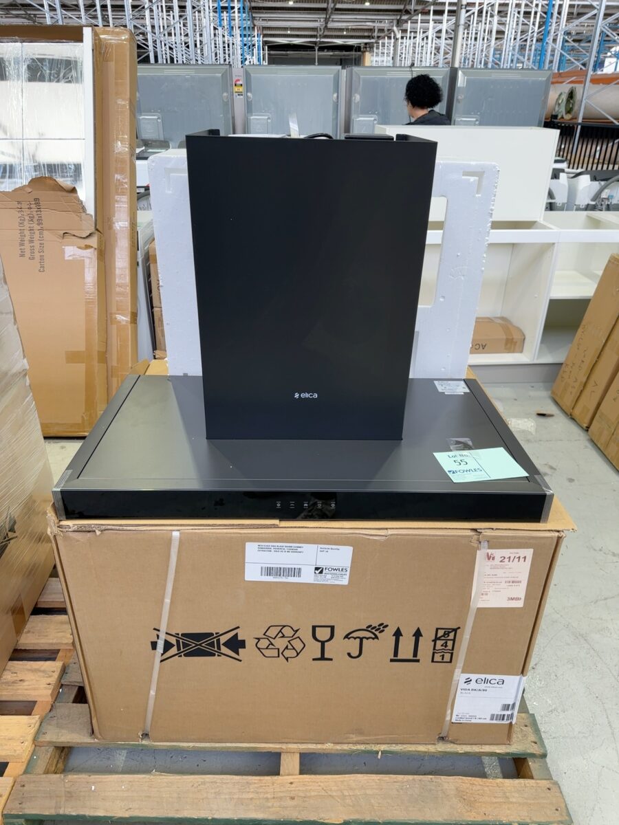 NEW ELICA VIDA BLACK 900MM CHIMNEY RANGEHOOD, POWERFUL 1260M3HR EXTRACTION , SOLD AS IS NO WARRANTY