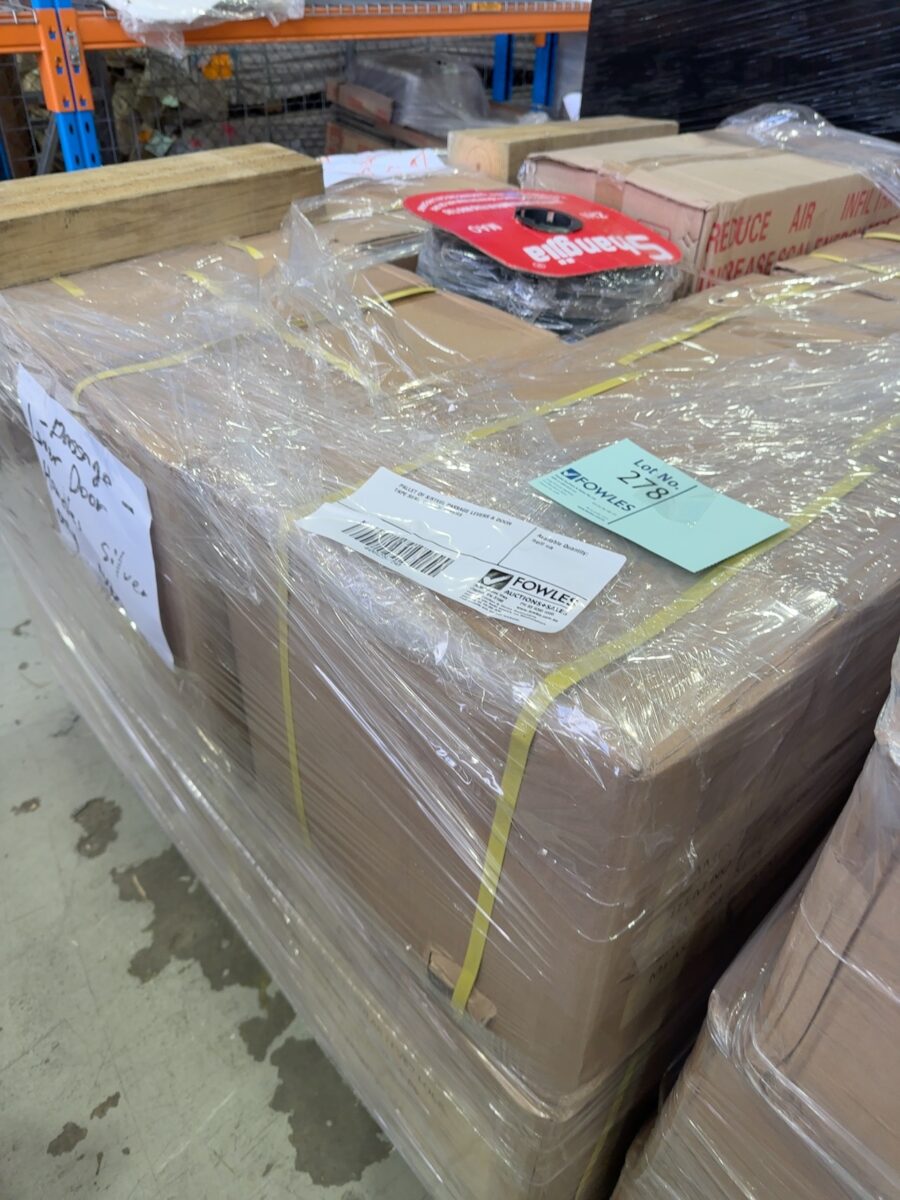 PALLET OF S/STEEL PASSAGE LEVERS & DOOR TAPE SEAL, QTY 480 LEVERS