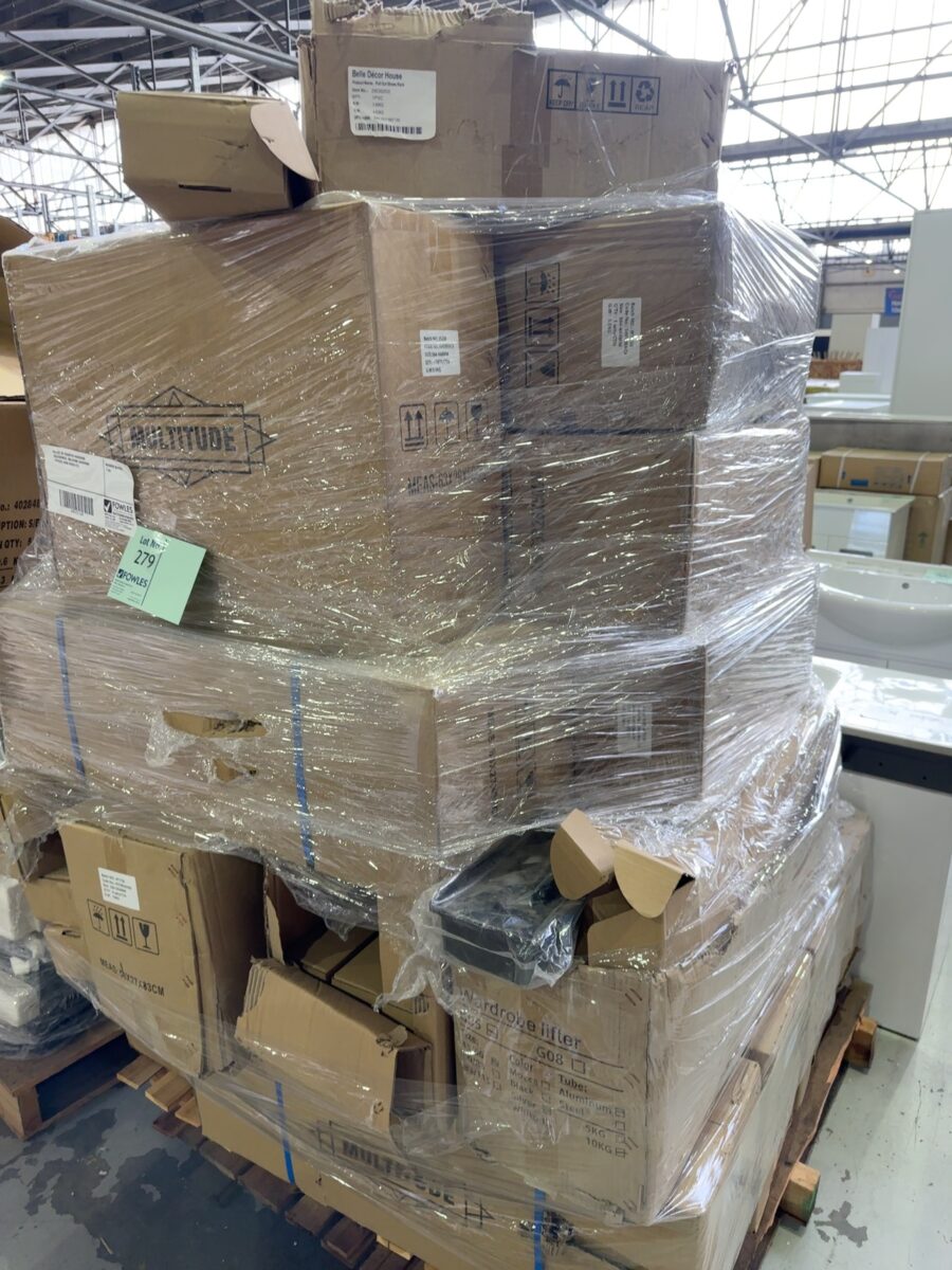 PALLET OF ASSORTED WARDROBE ACCESSORIES, INCLUDING WARDROBE LIFTERS, SHOE RACKS ETC
