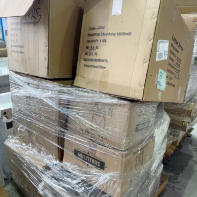 PALLET OF ASSORTED SINKS, SQUARE SINGLE BOWL, DOUBLE, SINGLE SINKS ETC SOLD AS IS
