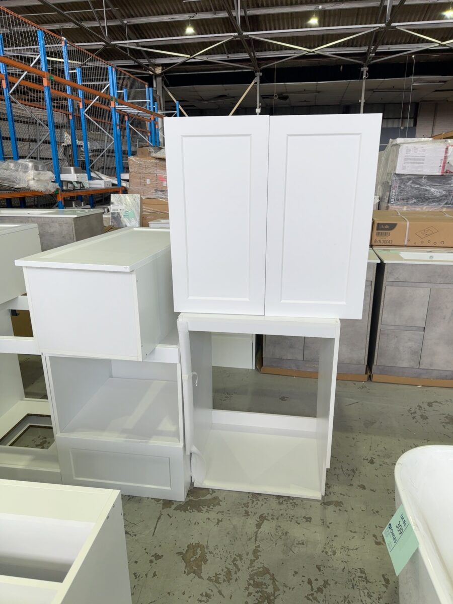 SAMPLE KITCHEN - GALLEY KITCHEN WITH ISLAND BENCH, WHITE MATTE SHAKER SQUARE DOORS, WITH PULL OUT PANTRY SOLD AS IS, KITCHEN CABINETS CAN BE ARRANGED IN ANY LAYOUT. **NO PANTRY DOOR*** SOLD AS IS
