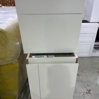 SAMPLE LAUNDRY - BASE & OVERHEAD FOR SMALL LAUNDRY - WHITE MATTE FINGER PULL SOLD AS IS