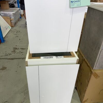 SAMPLE LAUNDRY - BASE & OVERHEAD FOR SMALL LAUNDRY - WHITE MATTE FINGER PULL SOLD AS IS