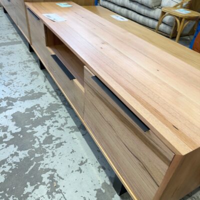 EX DISPLAY SOUTH WHARF 1800MM TASMANIAN OAK ENTERTAINMENT UNIT, SOLD AS IS