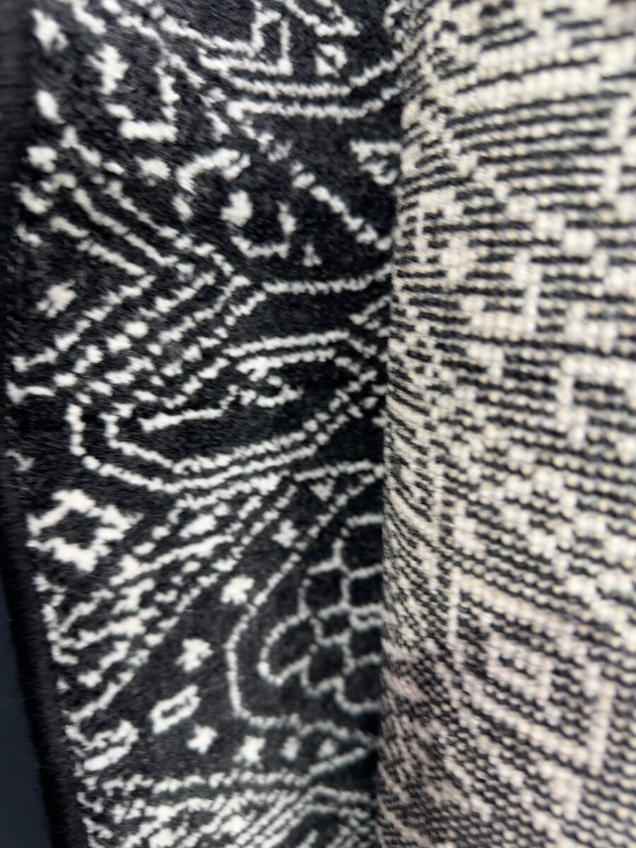 NEW EX DISPLAY RUG, 160CM X 230CM