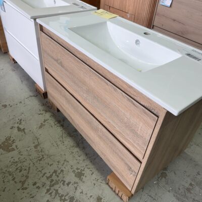 LEO WALL HUNG 900MM VANITY, FINGER PULL OAK LAMANIATE DRAWERS WITH CRYSTAL CERAMIC TOP, CAWH04-900-CT28