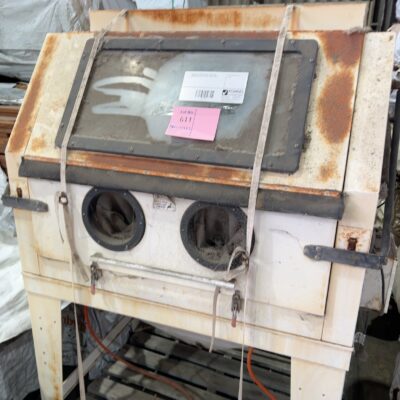 SAND BLASTING MACHINE. CONDITION UNKNOWN. SOLD AS SPARE PARTS ONLY.