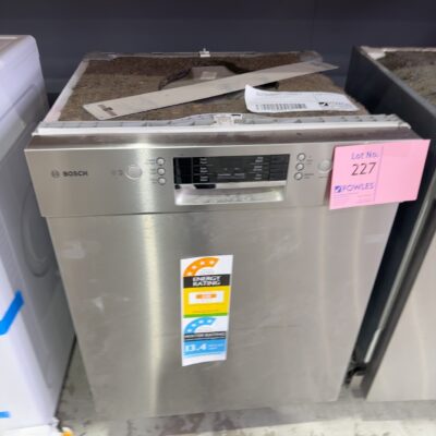 NEW BOSCH SMU46GS01A DISHWASHER, 12 MONTH WARRANTY