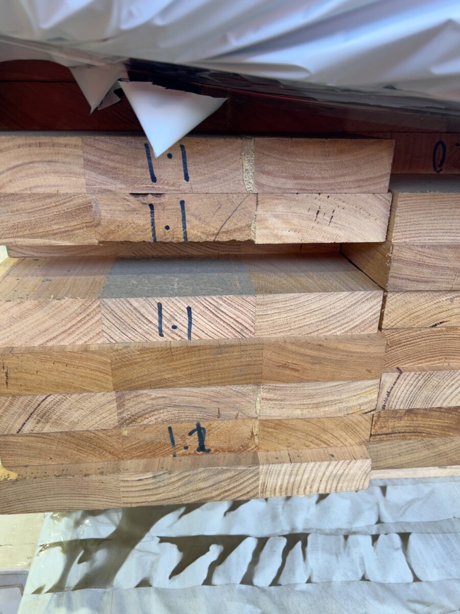 285X33 WORMY CHESTNUT KD HARDWOOD LAM STAIR TREADS-32/2.7
