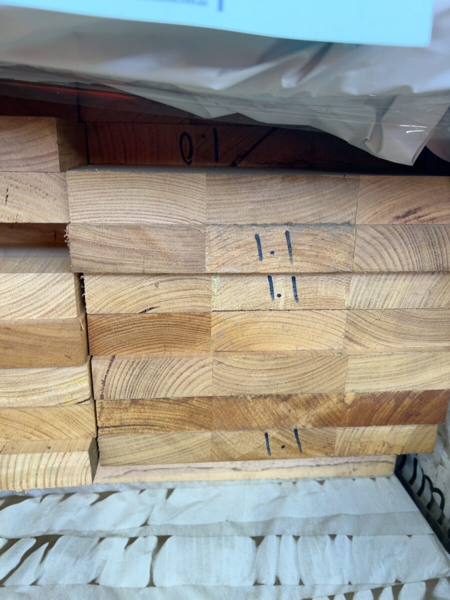 285X33 WORMY CHESTNUT KD HARDWOOD LAM STAIR TREADS-20/2.7