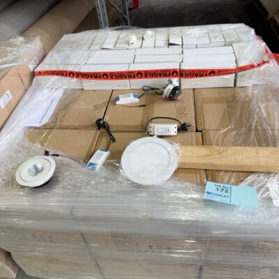 PALLET OF LIGHTING - 90MM LED DOWNLIGHTS, 12W QTY 486, QUICK CONNECTORS QTY 280 SOLD AS IS