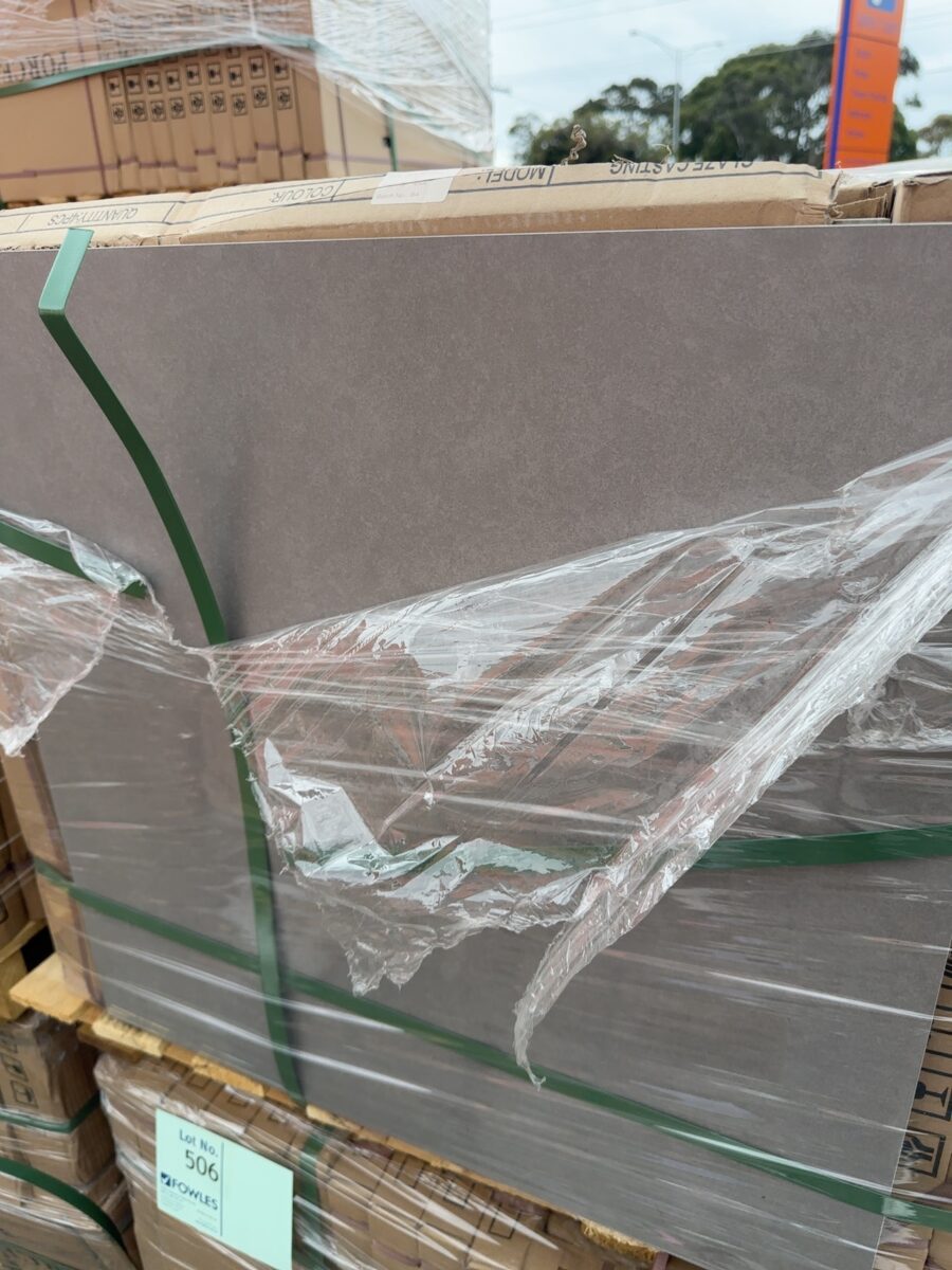 PALLET OF 600MM X 600MM TILE, GREY A6085