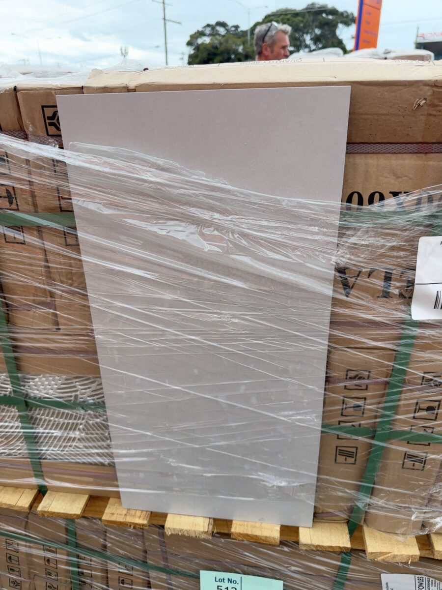 PALLET OF 300MM X 600MM TILE, A36111