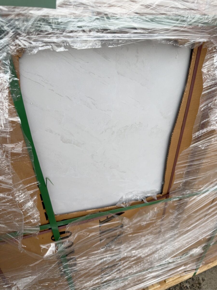 PALLET OF 600MM X 1200MM TILE, LIGHT GREY GLOSS 612T113