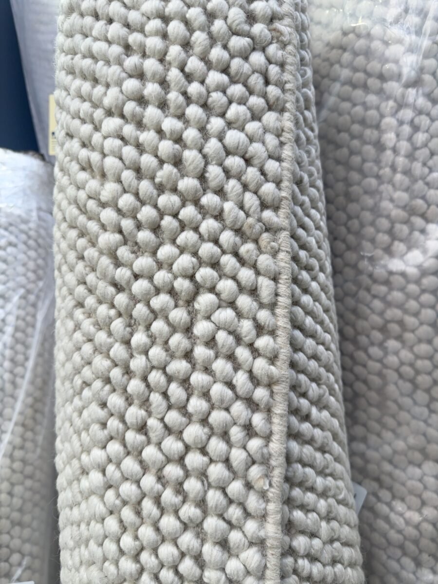EX DISPLAY IVORY WOOL LOOP RUG 200CM X 290CM RRP$1499