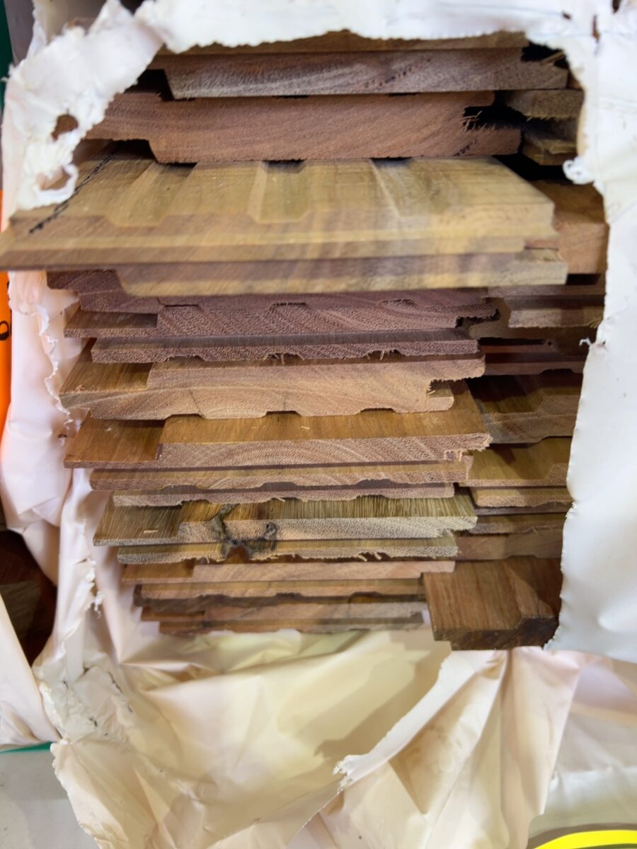 125X19 SPOTTED GUM FEATURE GRADE SHIPLAP CLADDING