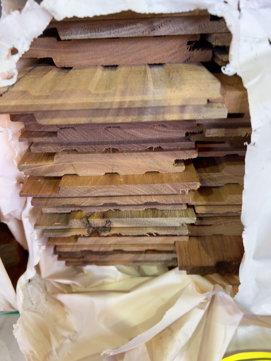 125X19 SPOTTED GUM FEATURE GRADE SHIPLAP CLADDING