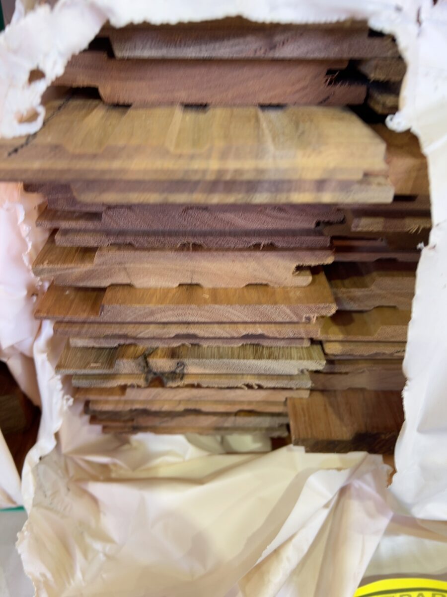 125X19 SPOTTED GUM FEATURE GRADE SHIPLAP CLADDING