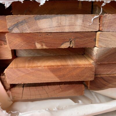 140X25 FEATURE GRADE SPOTTED GUM DECKING- (PACK CONSISTS OF RANDOM SHORT LENGTHS)