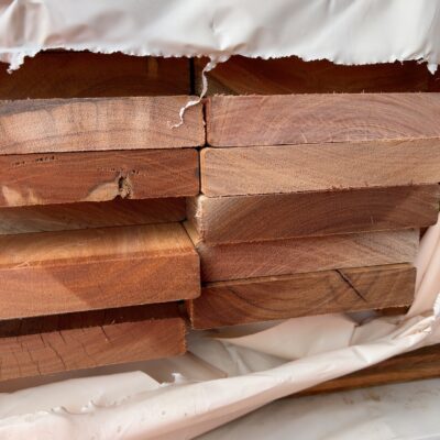 140X25 FEATURE GRADE SPOTTED GUM DECKING- (PACK CONSISTS OF RANDOM SHORT LENGTHS)