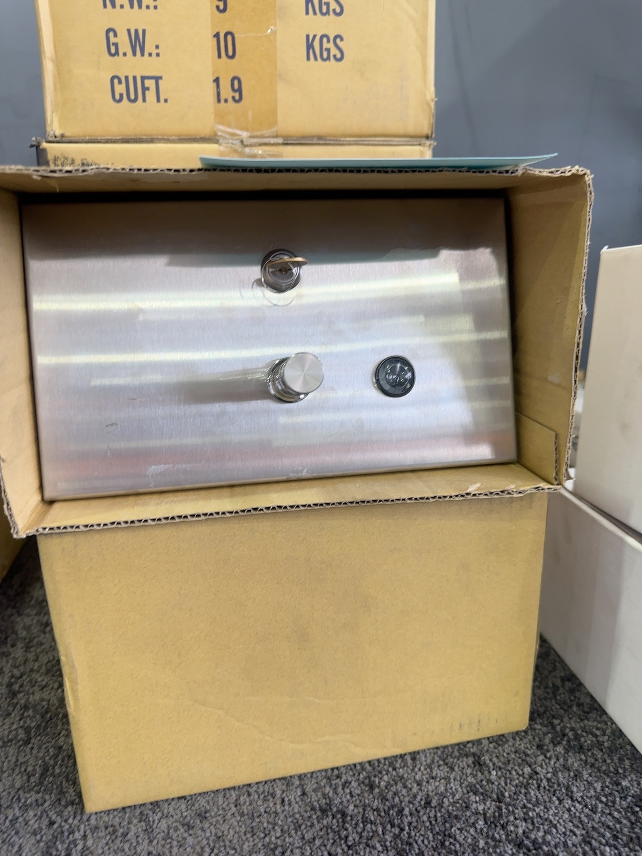 NEW WALL MOUNTED 1.7LTR HORIZONTAL SOAP DISH, 10-0326, 12 MONTH WARRANTY NEW WALL MOUNTED 1.7LTR HORIZONTAL SOAP DISH, 10-0326, 12 MONTH WARRANTY