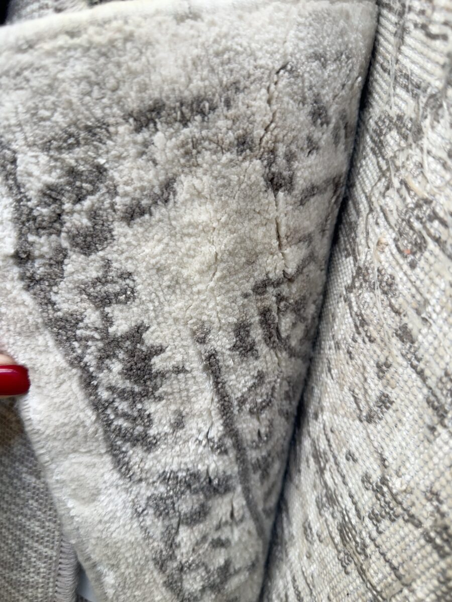 EX DISPLAY RUG 160CM X 230CM RRP$699