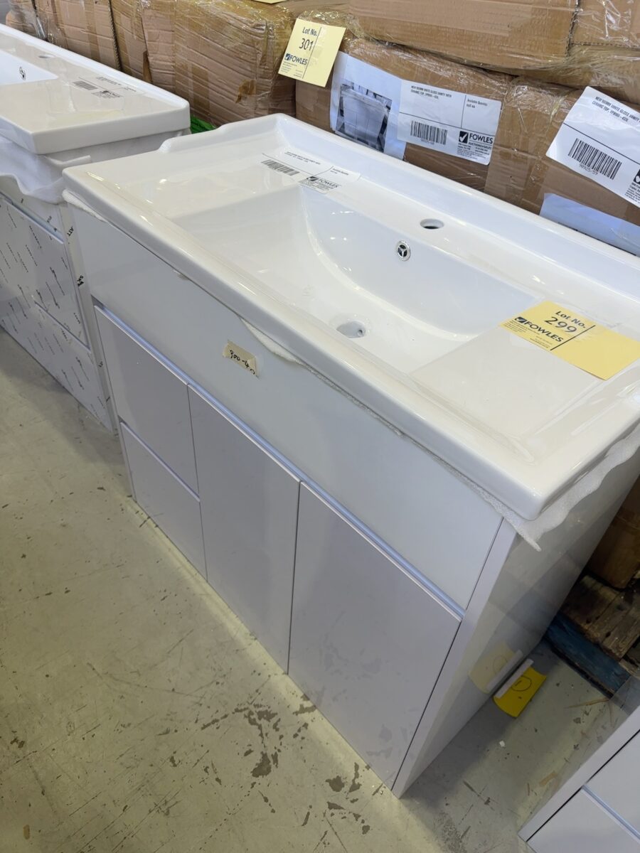 NEW 900MM WHITE GLOSS VANITY WITH CERAMIC TOP, VPB900-433L
