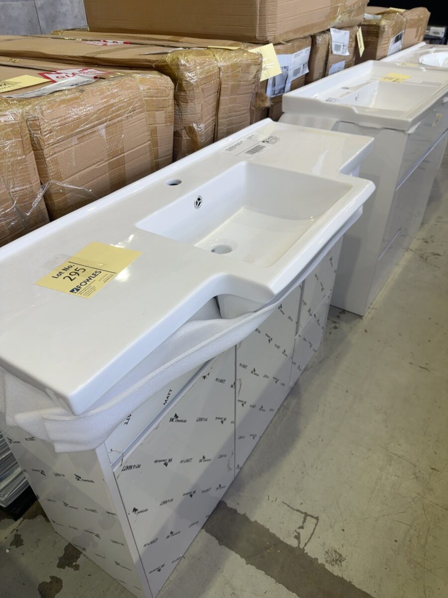 NEW 1100MM WHITE GLOSS VANITY, LEFT HAND DRAWERS WITH CERAMIC TOP, VPB1100-419L