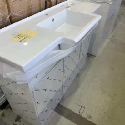 NEW 1100MM WHITE GLOSS VANITY, RIGHT HAND DRAWERS WITH CERAMIC TOP, VPB1100-419R