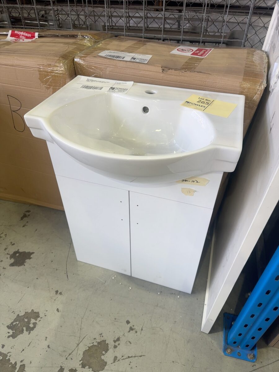 NEW 600MM WHITE GLOSS VANITY, WITH CERAMIC TOP, VPB600-102