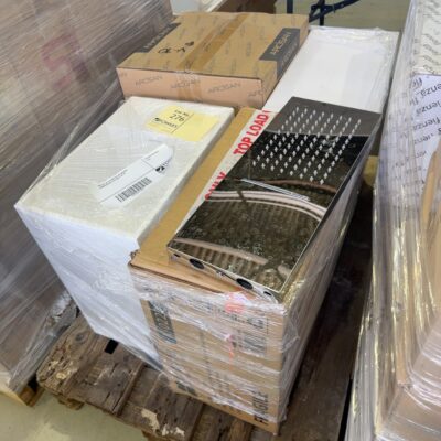 PALLET OF ASSORTED BATHROOM ACCESSORIES ETC SOLD AS IS