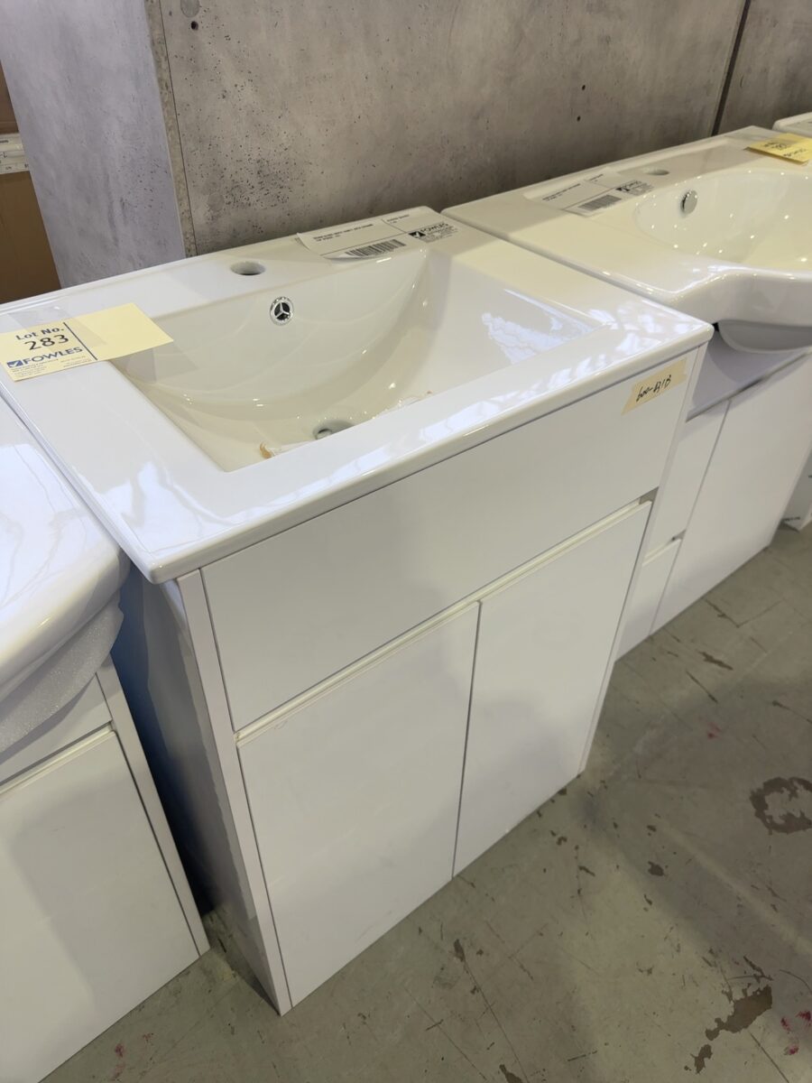 600MM GLOSS WHITE VANITY WITH CERAMIC TOP VPB600-431