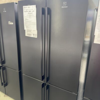 ELECTROLUX EQE5607BA ULTIMATE TASTE 700 MATTE BLACK QUAD DOOR FRIDGE, 562 LITRE, WITH TASTESEAL PLUS CONVERTIBLE DRAWER, 4 STAR ENERGY, HUMIDITY CONTROLLED CRISPER, TWIST & SERVE ICEMAKER WITH BIN, 896MM WIDE 12 MONTH WARRANTY