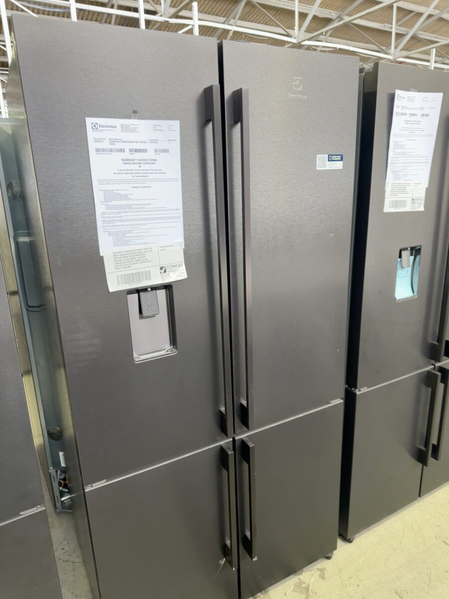 ELECTROLUX EQE5657BA ULTIMATE TASTE 700 MATTE BLACK QUAD DOOR FRIDGE, 562 LITRE, WITH TASTESEAL PLUS CONVERTIBLE DRAWER, 4 STAR ENERGY, HUMIDITY CONTROLLED CRISPER, INDOOR WATER SYSTEM & AUTO ICE MAKER, 896MM WIDE 12 MONTH WARRANTY