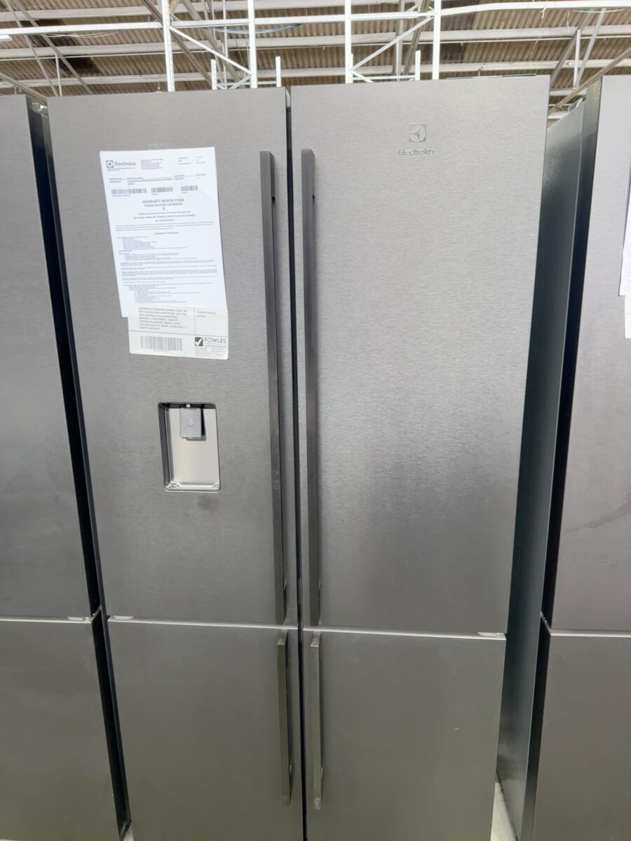 ELECTROLUX EQE5657BA ULTIMATE TASTE 700 MATTE BLACK QUAD DOOR FRIDGE, 562 LITRE, WITH TASTESEAL PLUS CONVERTIBLE DRAWER, 4 STAR ENERGY, HUMIDITY CONTROLLED CRISPER, INDOOR WATER SYSTEM & AUTO ICE MAKER, 896MM WIDE 12 MONTH WARRANTY