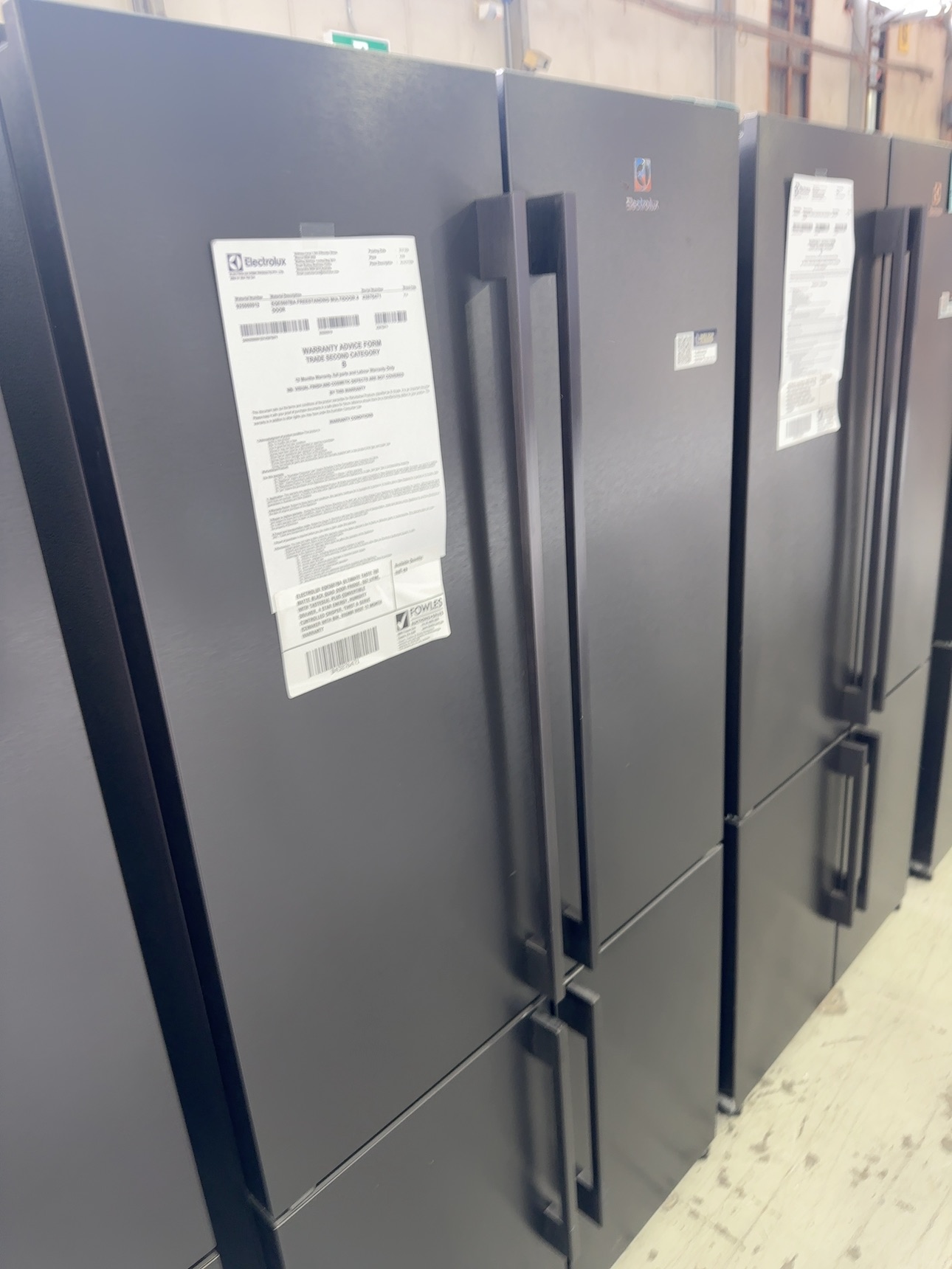 ELECTROLUX EQE5607BA ULTIMATE TASTE 700 MATTE BLACK QUAD DOOR FRIDGE, 562 LITRE, WITH TASTESEAL PLUS CONVERTIBLE DRAWER, 4 STAR ENERGY, HUMIDITY CONTROLLED CRISPER, TWIST & SERVE ICEMAKER WITH BIN, 896MM WIDE 12 MONTH WARRANTY