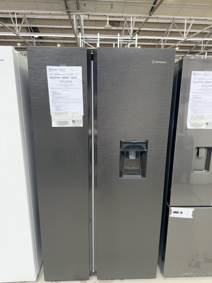 WESTINGHOUSE MATTE BLACK WSE6640BA SIDE BY SIDE FRIDGE FREEZER WITH 12 MONTH WARRANTY