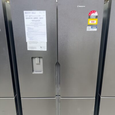 WESTINGHOUSE WQE5650BA MATTE BLACK 564LITRE FRENCH DOOR FRIDGE WITH WATER, MULTI FLOW AIRFLOW SYSTEM, SPILLSAFE SHELVES, FLEXIBLE STORAGE 12 MONTH WARRANTY