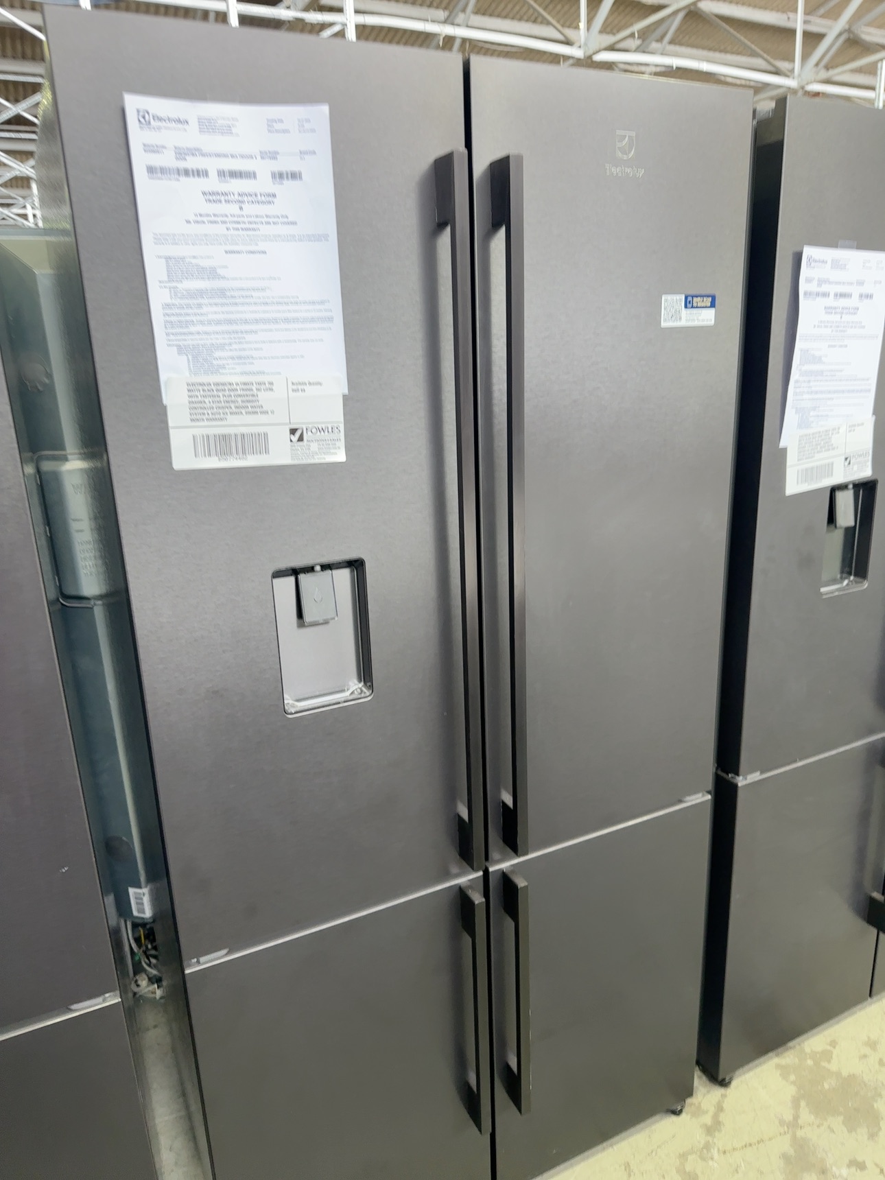 ELECTROLUX EQE5657BA ULTIMATE TASTE 700 MATTE BLACK QUAD DOOR FRIDGE, 562 LITRE, WITH TASTESEAL PLUS CONVERTIBLE DRAWER, 4 STAR ENERGY, HUMIDITY CONTROLLED CRISPER, INDOOR WATER SYSTEM & AUTO ICE MAKER, 896MM WIDE 12 MONTH WARRANTY