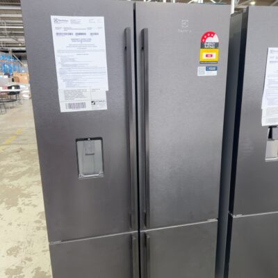 ELECTROLUX EQE5657BA ULTIMATE TASTE 700 MATTE BLACK QUAD DOOR FRIDGE, 562 LITRE, WITH TASTESEAL PLUS CONVERTIBLE DRAWER, 4 STAR ENERGY, HUMIDITY CONTROLLED CRISPER, INDOOR WATER SYSTEM & AUTO ICE MAKER, 896MM WIDE 12 MONTH WARRANTY