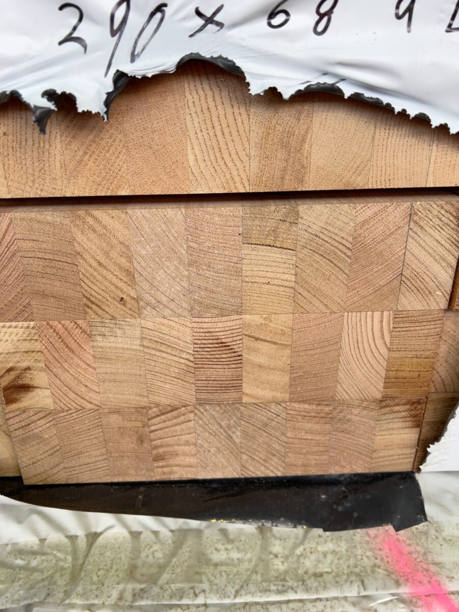 290X68 AUS OAK DAR LAM KD HARDWOOD STAIR TREADS-6/1.2 1/1.1 2/1.0