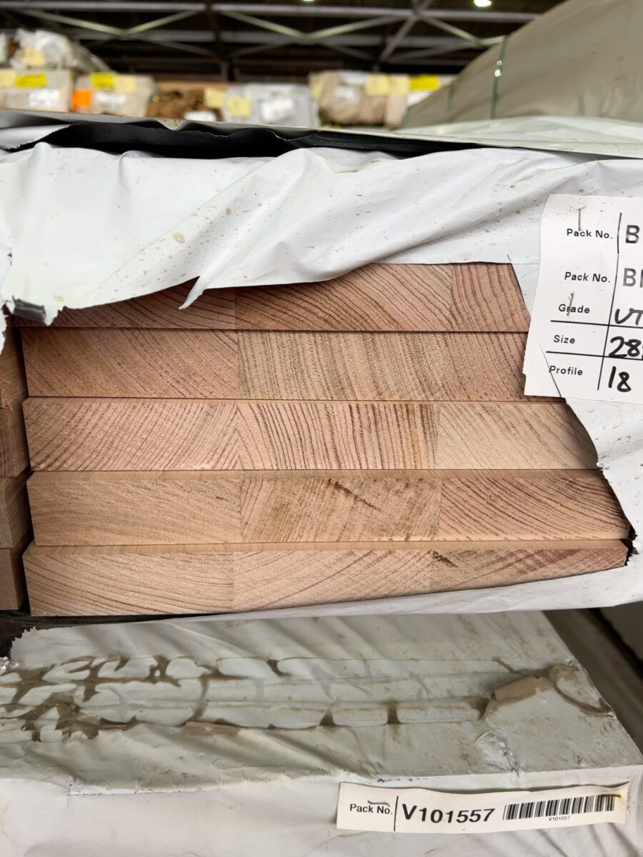 285X33 AUS OAK LAM KD HARDWOOD STAIR TREADS-6/1.2 1/1.1 9/1.0 2/0.9