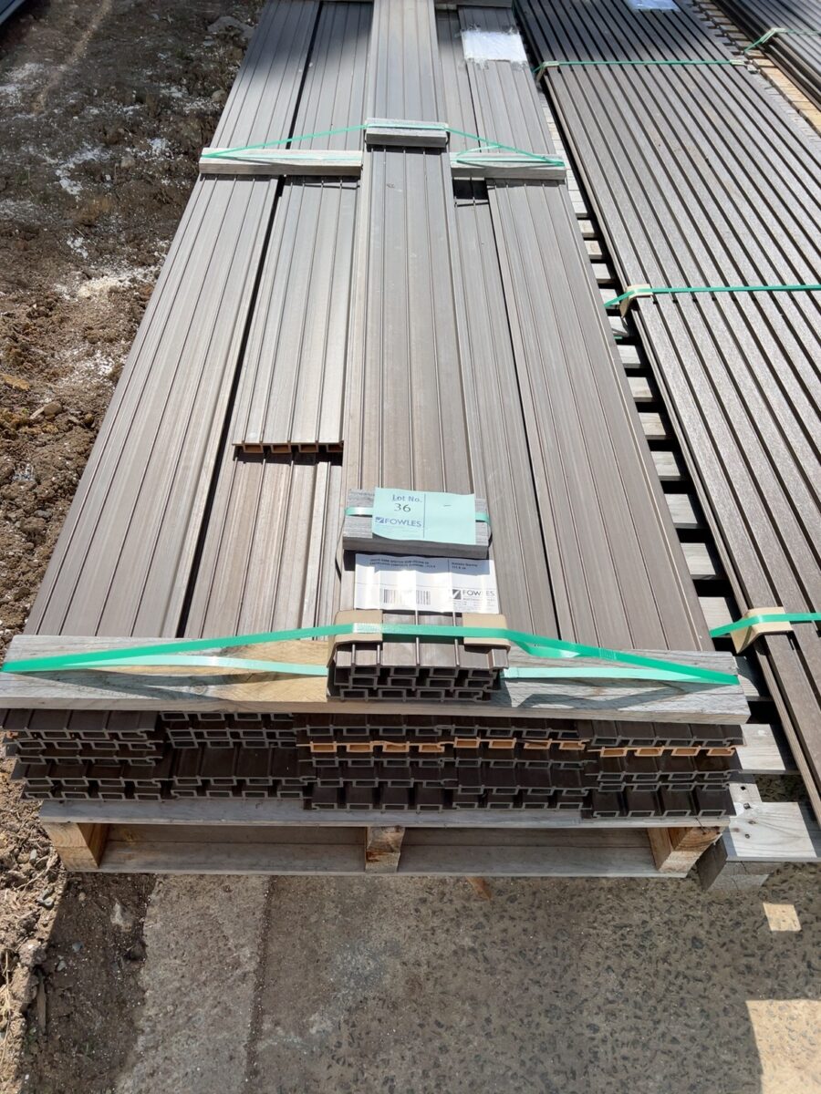 200X28 DARK SPOTTED GUM COLOUR CX CASTELLATED COMPOSITE CLADDING-31/3.6