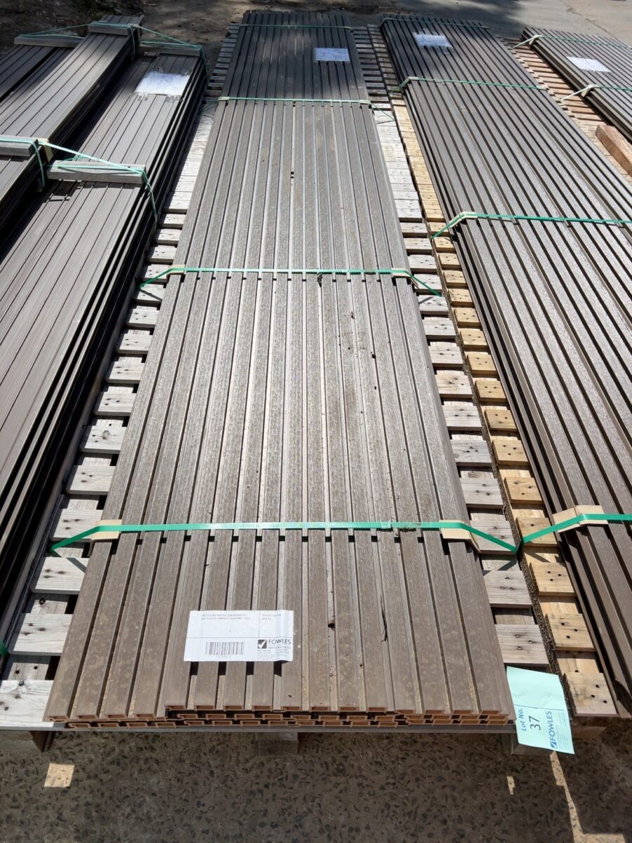 200X28 DARK SPOTTED GUM COLOUR CX CASTELLATED COMPOSITE CLADDING-12/5.4