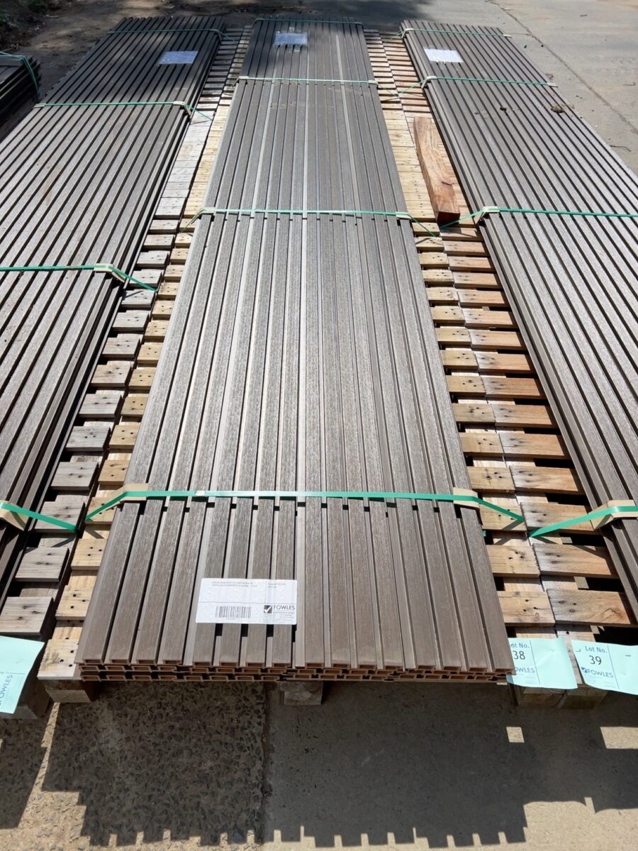 200X28 DARK SPOTTED GUM COLOUR CX CASTELLATED COMPOSITE CLADDING-12/5.4