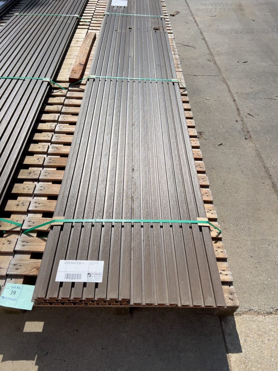200X28 DARK SPOTTED GUM COLOUR CX CASTELLATED COMPOSITE CLADDING-12/5.4