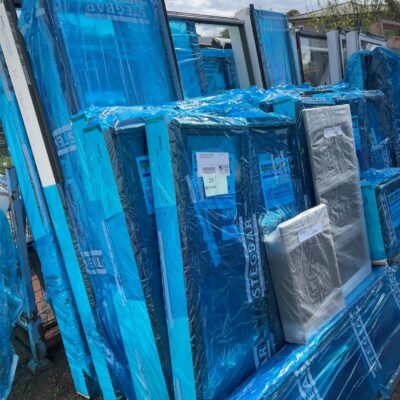 LARGE JOB LOT OF ASST'D ALUMINIUM WINDOWS IN VARIOUS STYLES AND SIZES. (APPROX 25 WINDOWS IN THIS LOT)