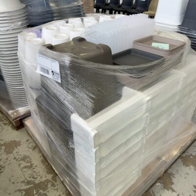 PALLET OF ROUND PLASTIC PLANT POTS SOLD AS IS